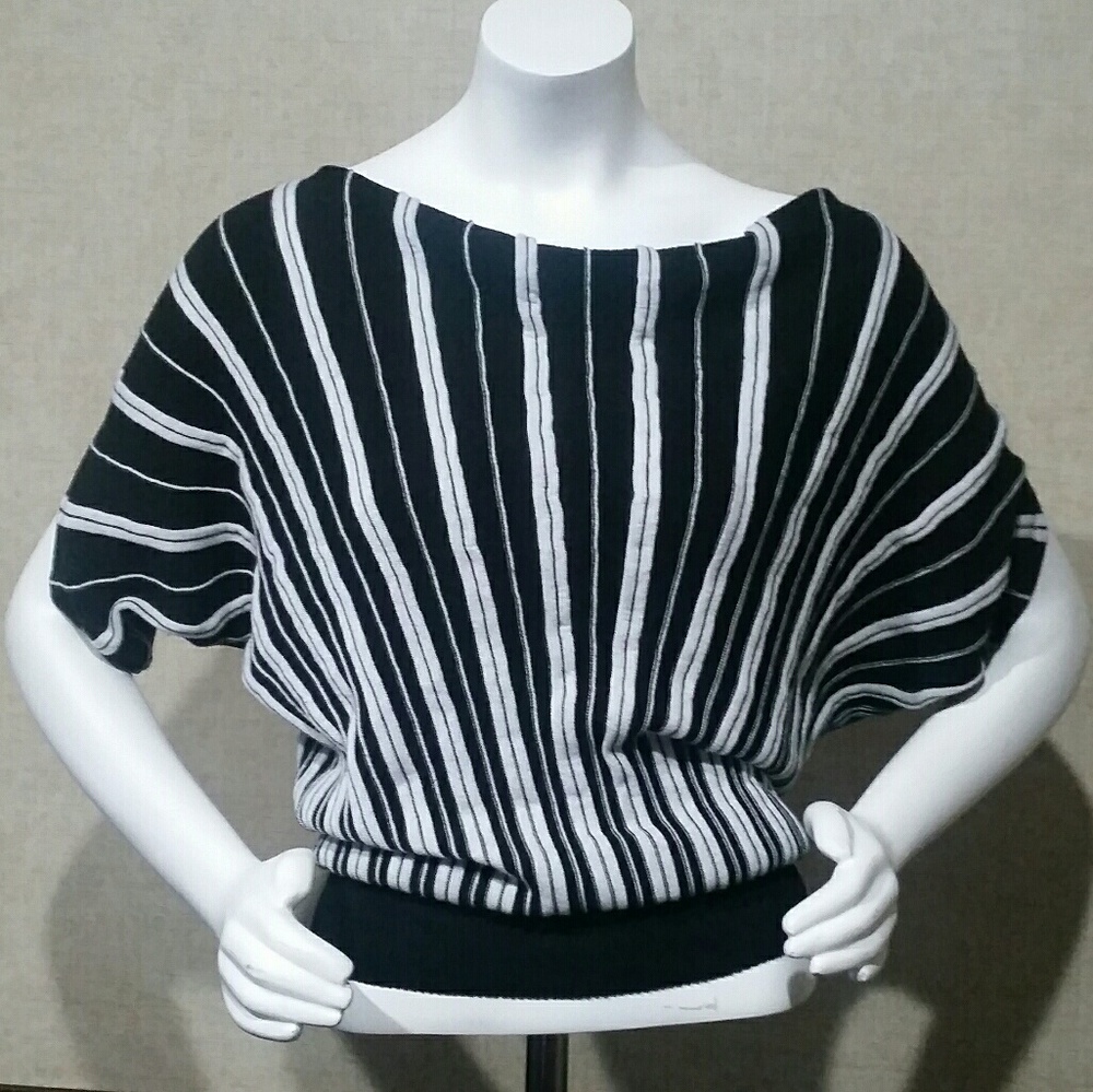 White & Black Top by On Fire American Brand Size M